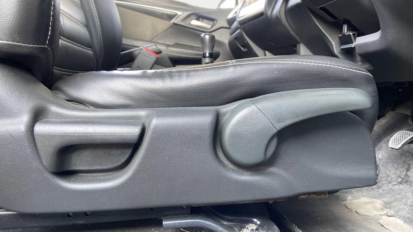 2018 Honda WR-V 1.5L I-DTEC VX MT, Diesel, Manual, 89,106 km, Driver Side Adjustment Panel