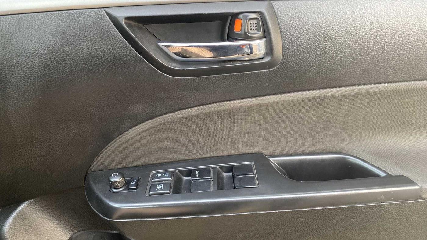2015 Maruti Swift VXI, Petrol, Manual, 54,267 km, Driver Side Door Panels Control