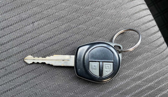 2015 Maruti Swift VXI, Petrol, Manual, 54,267 km, Key Close Up