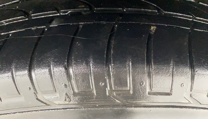 2016 Hyundai Creta SX PLUS 1.6 DIESEL, Diesel, Manual, 87,985 km, Left Rear Tyre Tread