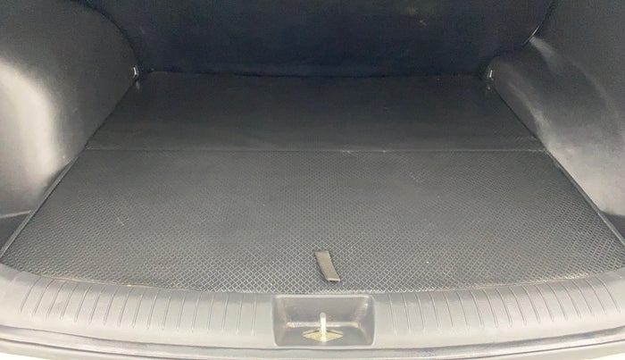 2016 Hyundai Creta SX PLUS 1.6 DIESEL, Diesel, Manual, 87,985 km, Boot Inside