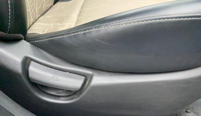 2019 Hyundai Grand i10 MAGNA 1.2 KAPPA VTVT, Petrol, Manual, 40,345 km, Driver Side Adjustment Panel