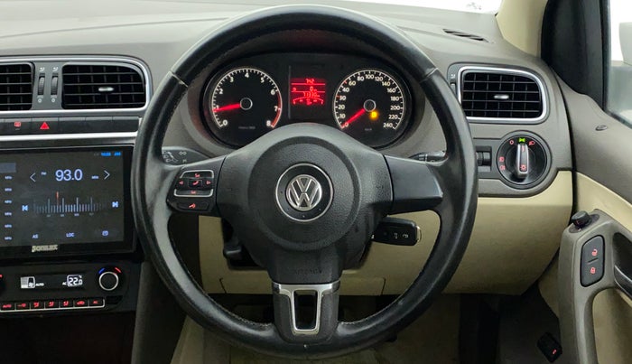 2013 Volkswagen Vento HIGHLINE 1.6 MPI, Petrol, Manual, 71,330 km, Steering Wheel Close Up