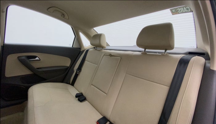 2013 Volkswagen Vento HIGHLINE 1.6 MPI, Petrol, Manual, 71,330 km, Right Side Rear Door Cabin