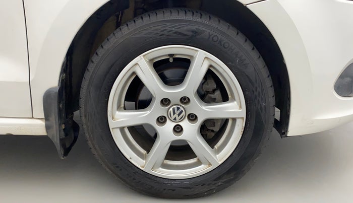 2013 Volkswagen Vento HIGHLINE 1.6 MPI, Petrol, Manual, 71,330 km, Right Front Wheel