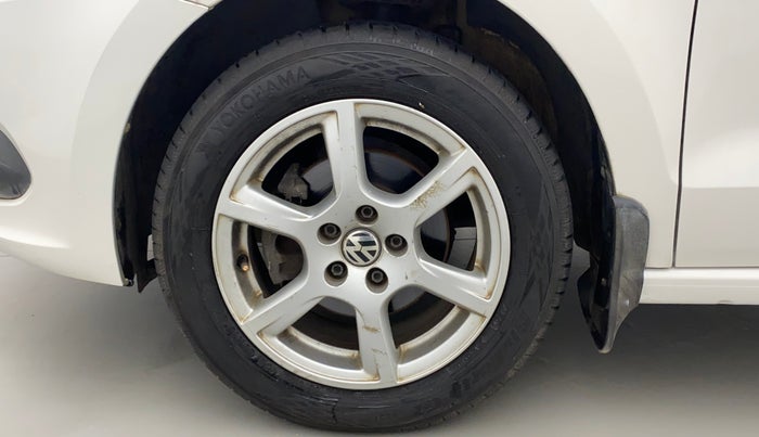 2013 Volkswagen Vento HIGHLINE 1.6 MPI, Petrol, Manual, 71,330 km, Left Front Wheel