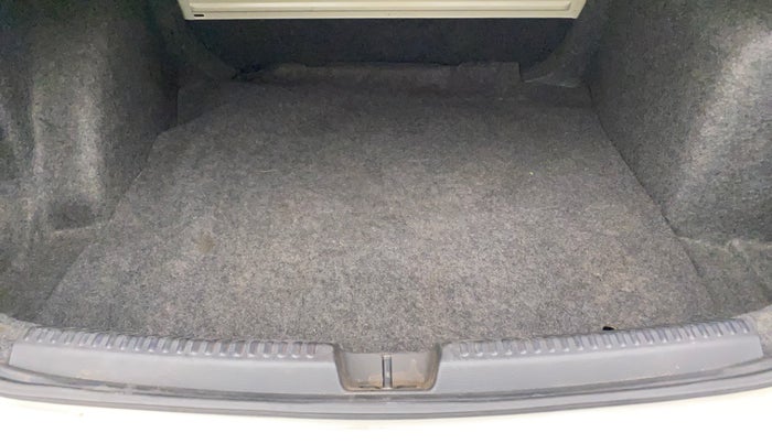 2013 Volkswagen Vento HIGHLINE 1.6 MPI, Petrol, Manual, 71,330 km, Boot Inside