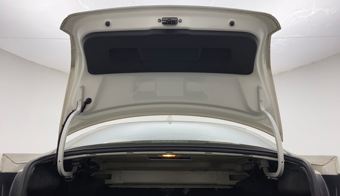 2013 Volkswagen Vento HIGHLINE 1.6 MPI, Petrol, Manual, 71,330 km, Boot Door Open