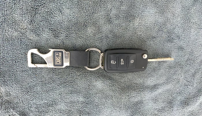 2013 Volkswagen Vento HIGHLINE 1.6 MPI, Petrol, Manual, 71,330 km, Key Close Up