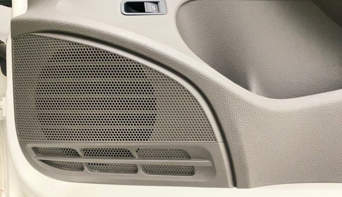 2013 Volkswagen Vento HIGHLINE 1.6 MPI, Petrol, Manual, 71,330 km, Speaker