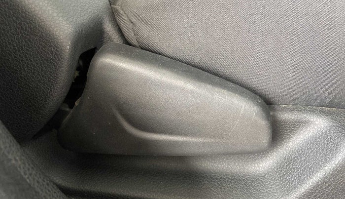 2022 Renault Kwid RXT 1.0 (O), Petrol, Manual, 2,552 km, Driver Side Adjustment Panel