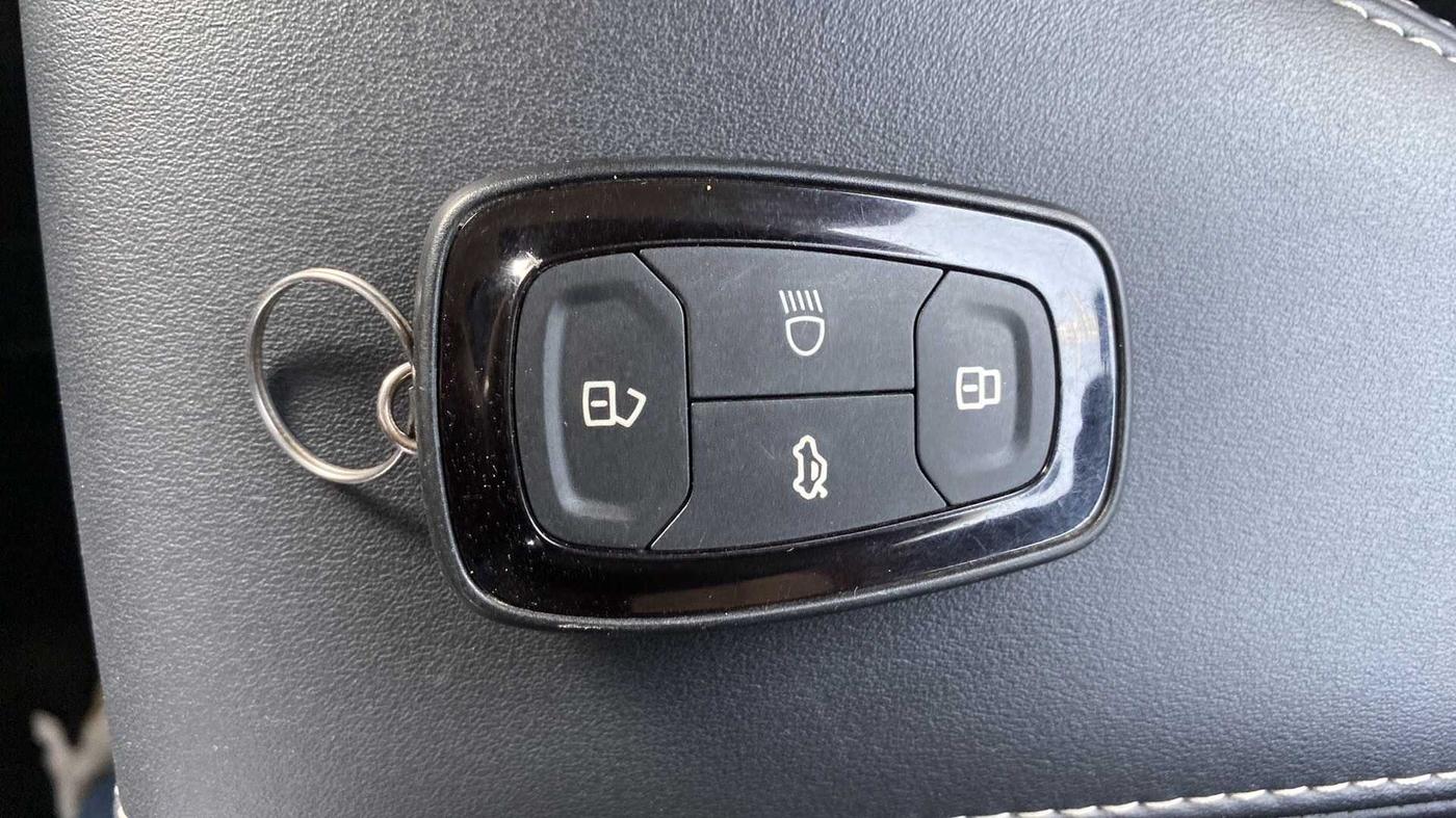 2022 Tata ALTROZ XZA PLUS, Petrol, Automatic, 31,916 km, Key Close Up
