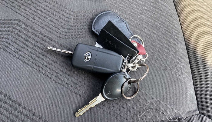 2015 Tata Bolt XE REVOTRON, Petrol, Manual, 27,480 km, Key Close Up