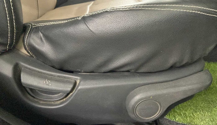 2017 Hyundai Xcent SX 1.2, Petrol, Manual, 32,531 km, Driver Side Adjustment Panel