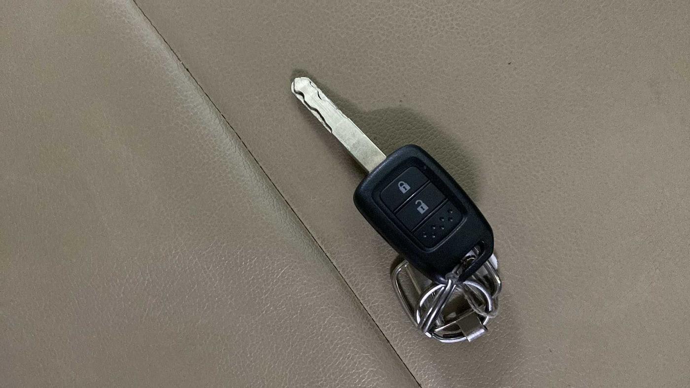 2017 Honda Jazz 1.2L I-VTEC V AT, Petrol, Automatic, 42,741 km, Key Close Up