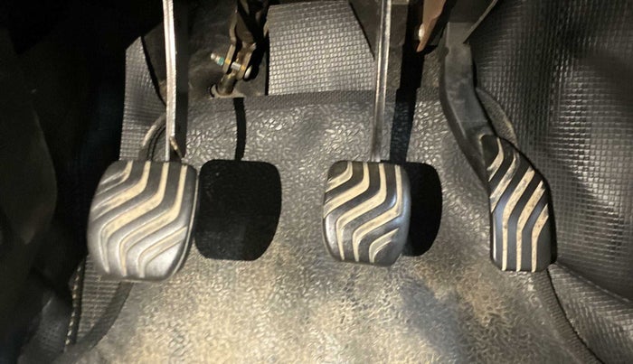 2017 Renault Kwid RXT 0.8, CNG, Manual, 86,369 km, Pedals