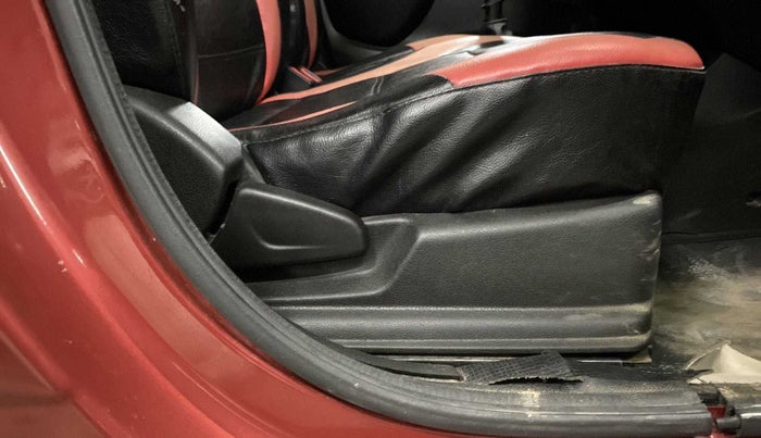 2017 Renault Kwid RXT 0.8, CNG, Manual, 86,369 km, Driver Side Adjustment Panel