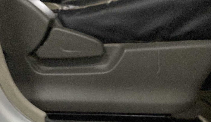 2016 Datsun Redi Go S, Petrol, Manual, 48,024 km, Driver Side Adjustment Panel