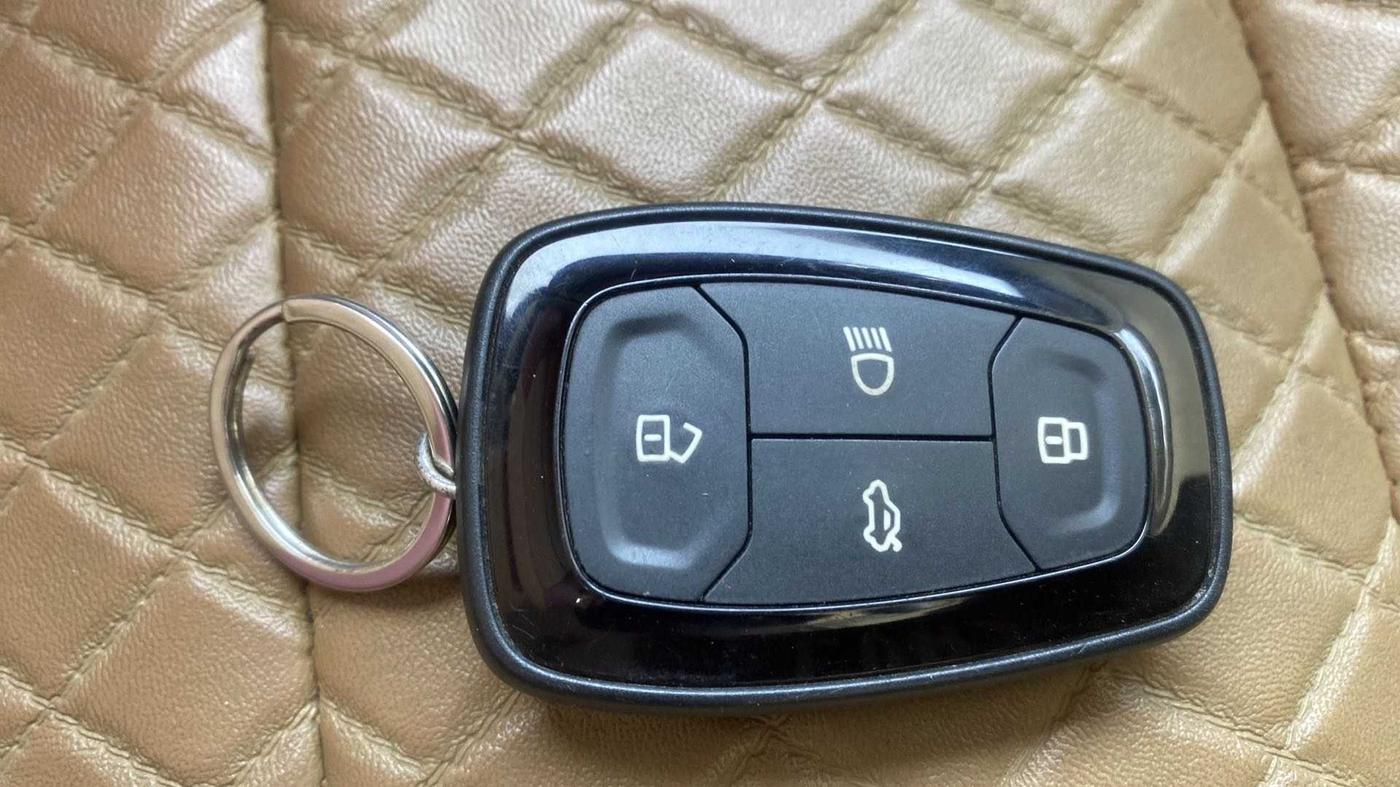 2020 Tata TIGOR XZ PLUS PETROL, Petrol, Manual, 32,957 km, Key Close Up