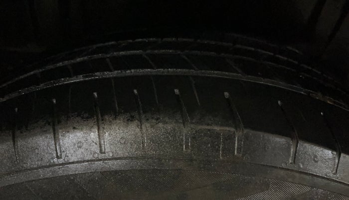 2018 Maruti Ertiga VXI SHVS, Petrol, Manual, 84,509 km, Right Rear Tyre Tread