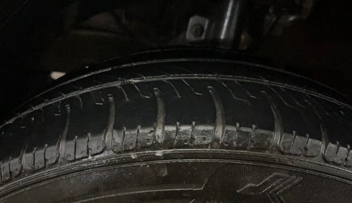 2018 Maruti Ertiga VXI SHVS, Petrol, Manual, 84,509 km, Left Front Tyre Tread