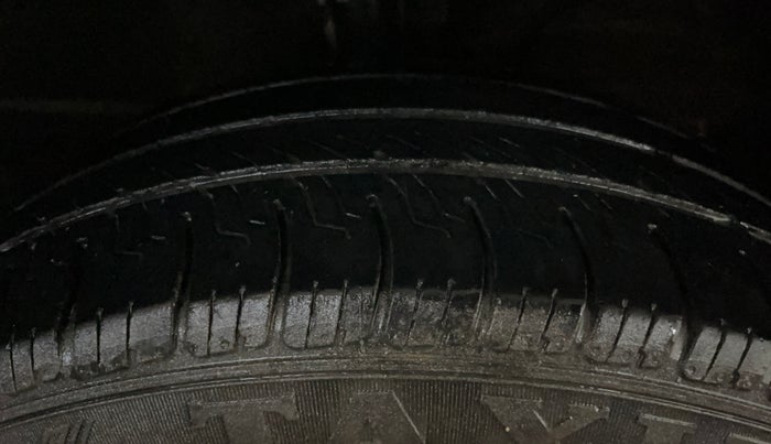 2018 Maruti Ertiga VXI SHVS, Petrol, Manual, 84,509 km, Right Front Tyre Tread