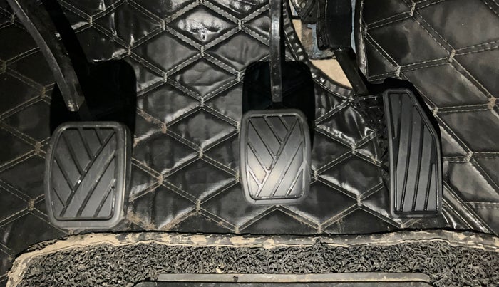 2018 Maruti Ertiga VXI SHVS, Petrol, Manual, 84,509 km, Pedals