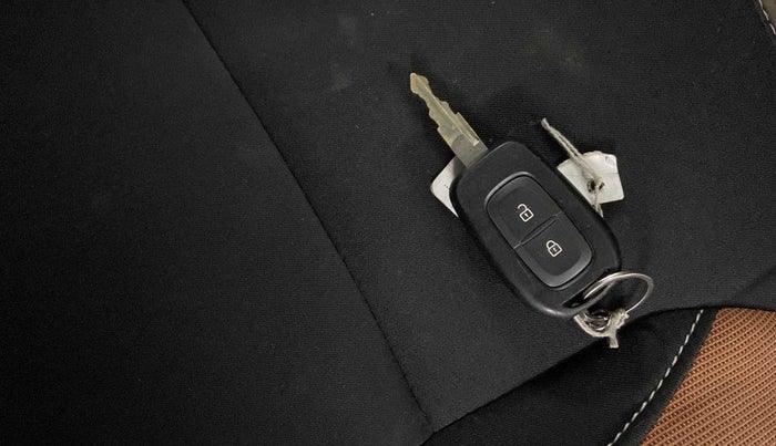 2021 Renault Kwid CLIMBER 1.0 AMT (O), Petrol, Automatic, 13,717 km, Key Close Up