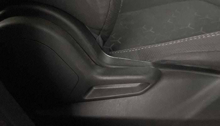 2022 Tata NEXON XM SUNROOF PETROL, Petrol, Manual, 39,820 km, Driver Side Adjustment Panel