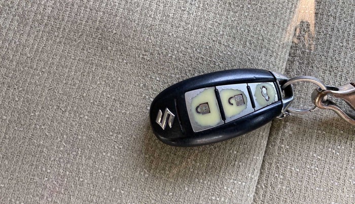 2016 Maruti Swift Dzire ZXI, Petrol, Manual, 87,691 km, Key Close Up