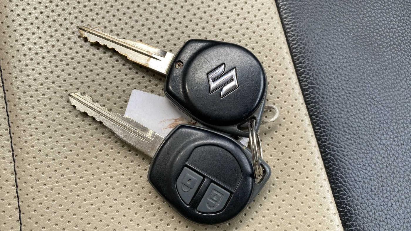 2018 Maruti Wagon R 1.0 VXI (O) AMT, Petrol, Automatic, 67,183 km, Key Close Up
