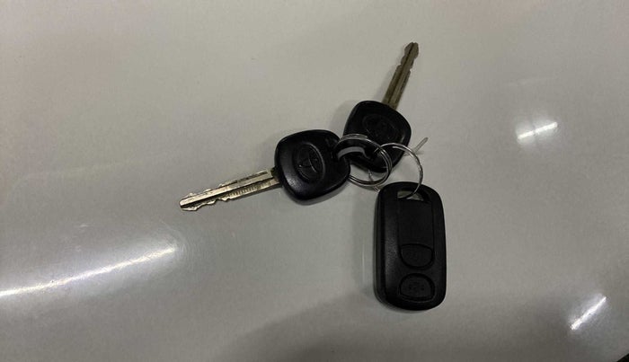 2011 Toyota Etios Liva G, Petrol, Manual, 33,233 km, Key Close Up