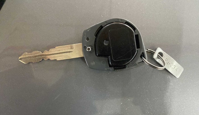 2013 Maruti Swift Dzire VXI, Petrol, Manual, 36,529 km, Lock system - Remote key minor damage