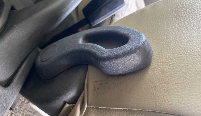 2013 Hyundai i10 MAGNA 1.2, Petrol, Manual, 96,817 km, Driver Side Adjustment Panel