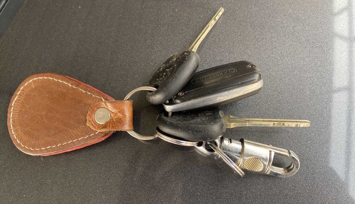 2013 Hyundai i10 MAGNA 1.2, Petrol, Manual, 96,817 km, Key Close Up