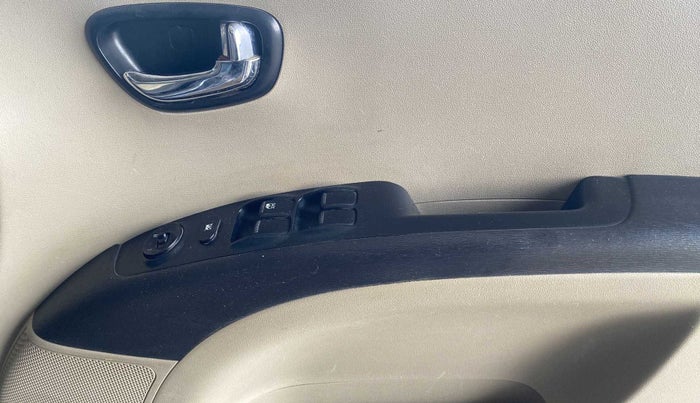 2013 Hyundai i10 MAGNA 1.2, Petrol, Manual, 96,817 km, Driver Side Door Panels Control