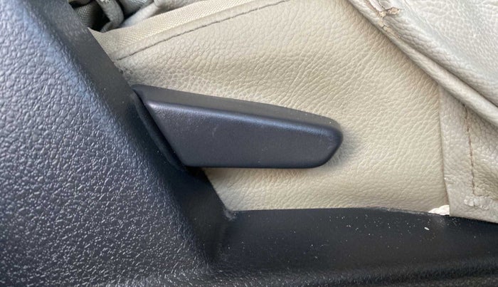 2014 Renault Duster RXL PETROL, Petrol, Manual, 29,383 km, Driver Side Adjustment Panel