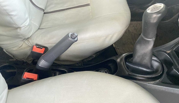 2014 Renault Duster RXL PETROL, Petrol, Manual, 29,383 km, Gear Lever