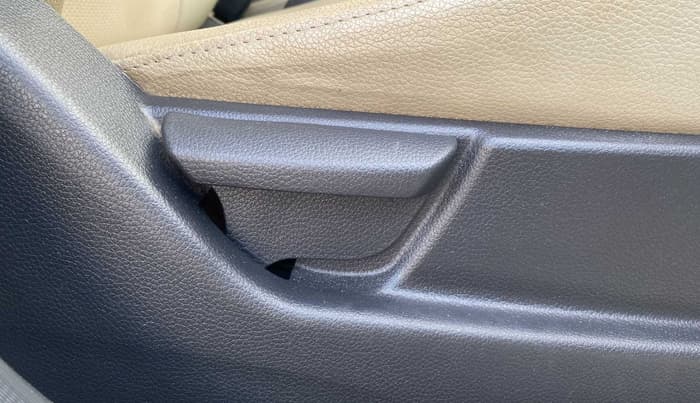 2017 Hyundai Eon ERA +, Petrol, Manual, 43,453 km, Driver Side Adjustment Panel