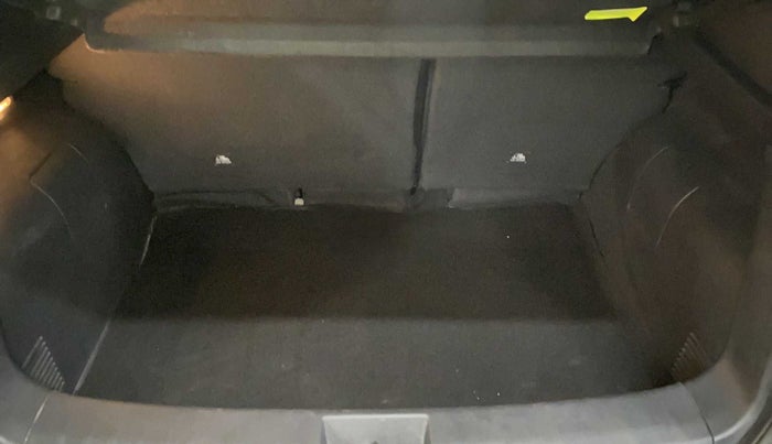 2023 Nissan MAGNITE XV MT, Petrol, Manual, 4,727 km, Boot Inside