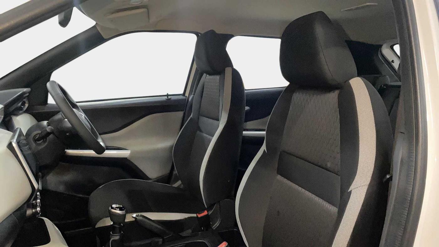 2023 Nissan MAGNITE XV MT, Petrol, Manual, 4,727 km, Right Side Front Door Cabin