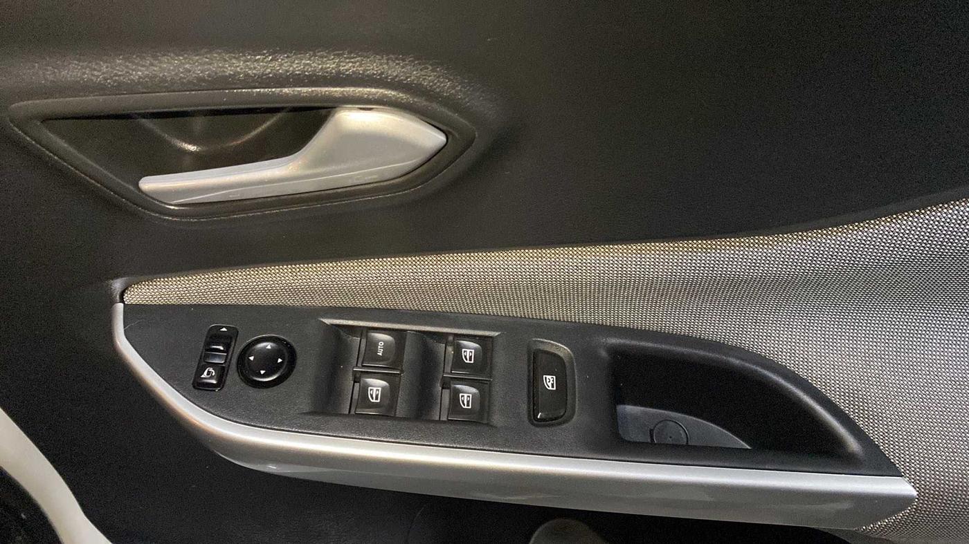 2023 Nissan MAGNITE XV MT, Petrol, Manual, 4,727 km, Driver Side Door Panels Control