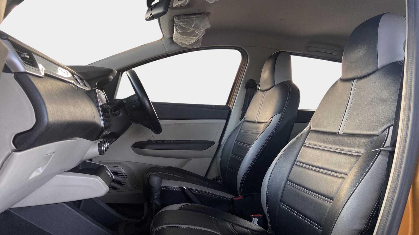 2021 Renault TRIBER RXZ AMT DUAL TONE, Petrol, Automatic, 38,101 km, Right Side Front Door Cabin