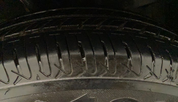 2018 Maruti Dzire VXI AMT, Petrol, Automatic, 36,491 km, Left Front Tyre Tread