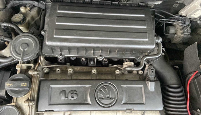 2016 Skoda Rapid AMBITION 1.6 MPI MT, Petrol, Manual, 1,04,698 km, Open Bonet