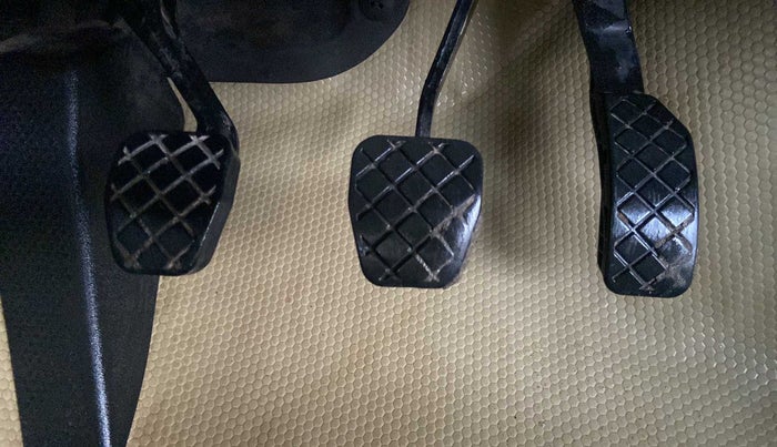 2016 Skoda Rapid AMBITION 1.6 MPI MT, Petrol, Manual, 1,04,698 km, Pedals