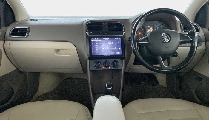 2016 Skoda Rapid AMBITION 1.6 MPI MT, Petrol, Manual, 1,04,698 km, Dashboard