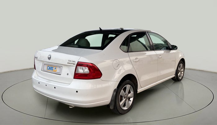 2016 Skoda Rapid AMBITION 1.6 MPI MT, Petrol, Manual, 1,04,698 km, Right Back Diagonal