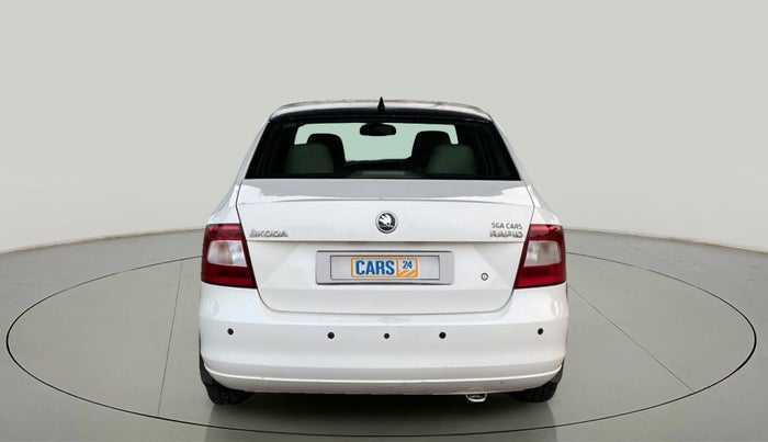 2016 Skoda Rapid AMBITION 1.6 MPI MT, Petrol, Manual, 1,04,698 km, Back/Rear