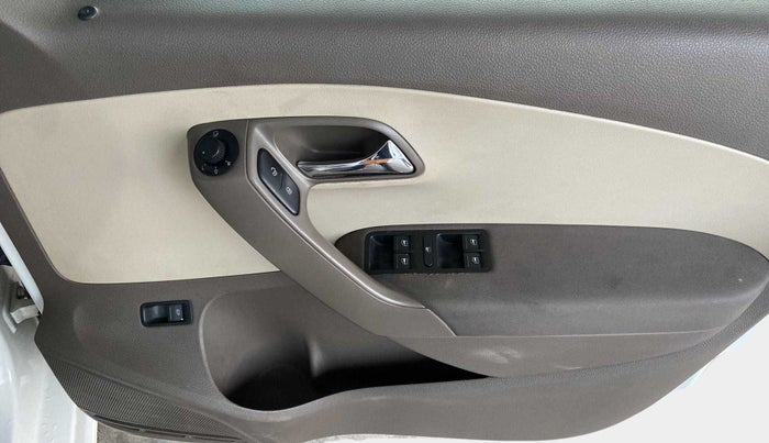 2016 Skoda Rapid AMBITION 1.6 MPI MT, Petrol, Manual, 1,04,698 km, Driver Side Door Panels Control